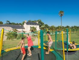 Aires de jeu de trampoline : règles de sécurité essentielles à connaître