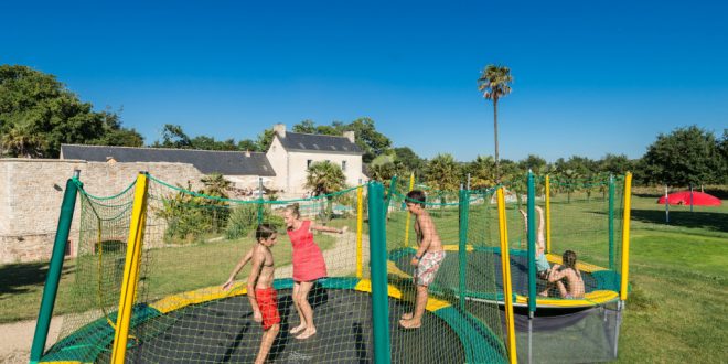 Aires de jeu de trampoline : règles de sécurité essentielles à connaître