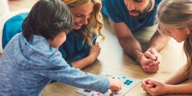 Guide d’achat : choisir le jeu de société idéal pour vos soirées en famille