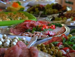 Les indispensables pour un buffet réussi : guide complet des accessoires