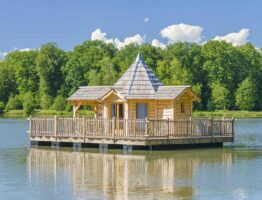 Séjourner dans une cabane sur l’eau : laissez-vous enchanter par la nature