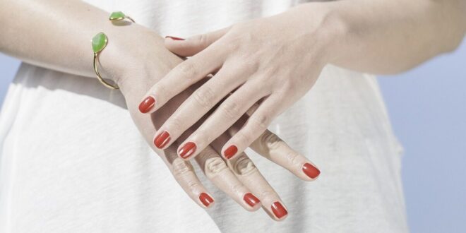 Soins des ongles : astuces pour des ongles forts et sains