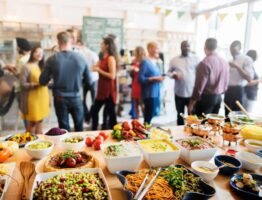 Traiteur entreprise : Comment choisir la formule parfaite pour vos repas d’affaires ?