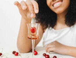 Cocktails et desserts créoles : une explosion de saveurs exotiques